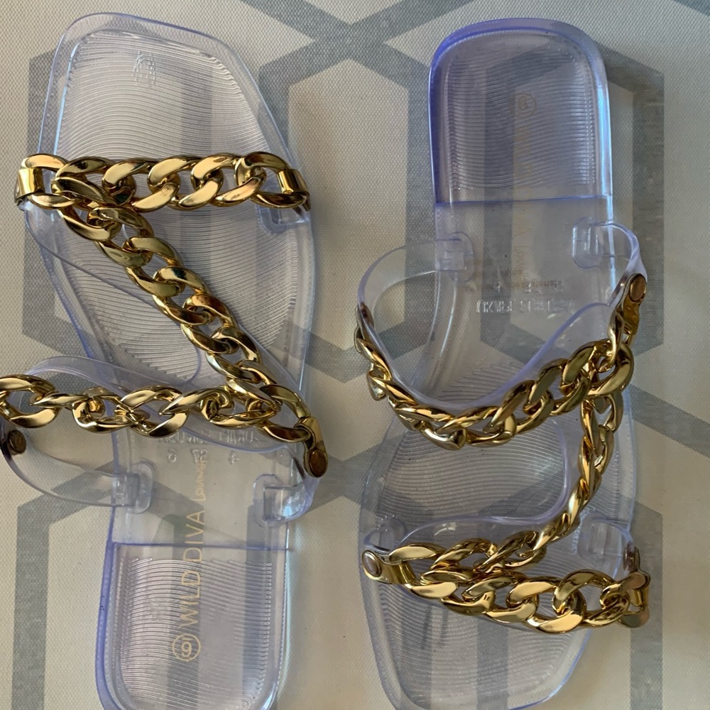 NWOT Wild Diva Lounge size 6 sandals